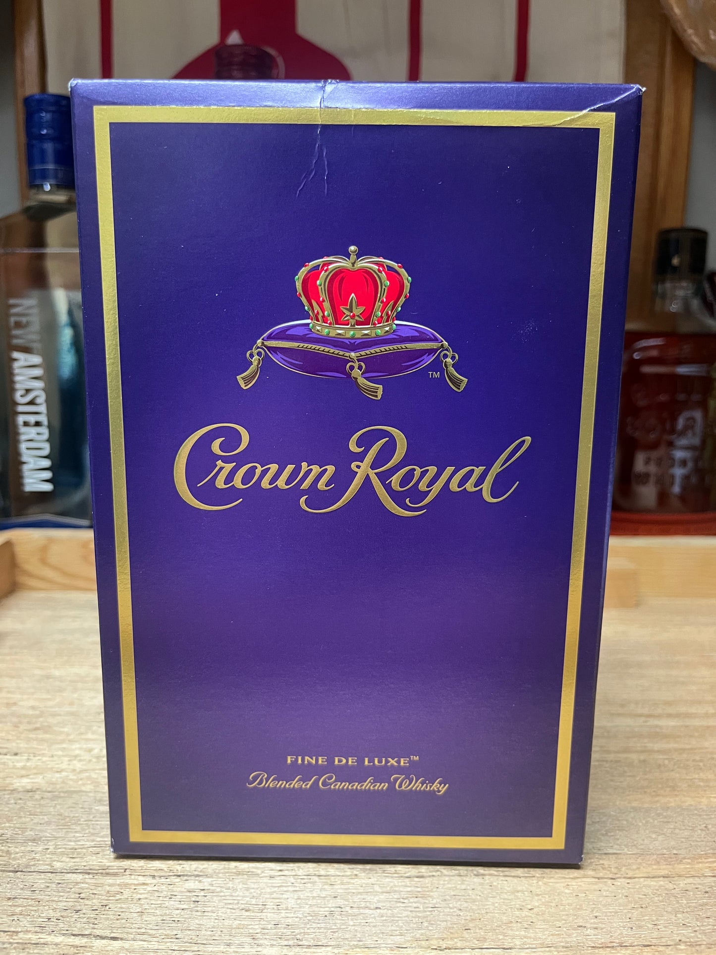 Crown Royal "Fine De Luxe" (750 mL)